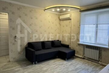 2-к квартира, 38 м², 1/3 эт.