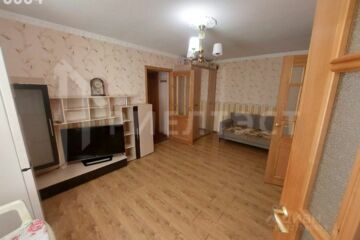 2-к квартира, 42 м², 1/3 эт.