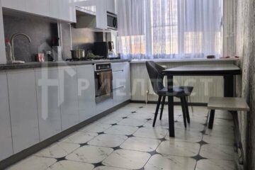2-к квартира, 56 м², 3/6 эт.